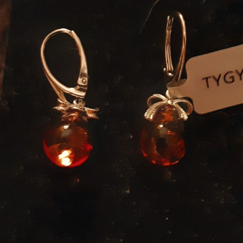 Baltic Sea teardrop Amber earrings